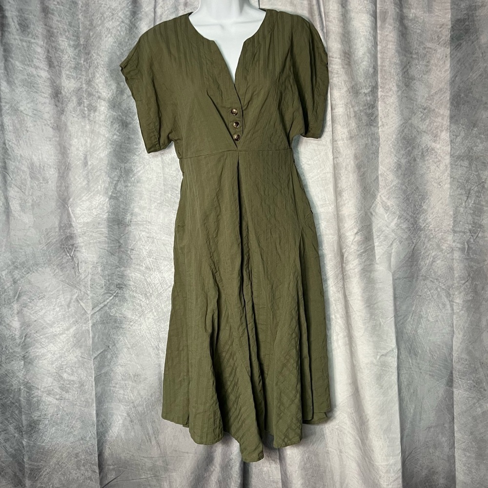 CUPSHE NWOT V-Neck Short Sleeve Midi Dress in Army Green - size Small